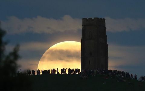 Strawberry Moon v Glastonbury