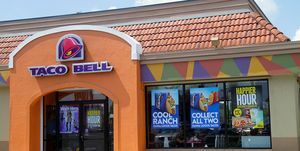 taco bell vchod do usadlosti foto od jeffreyho greenberga skupina univerzálnych obrázkov cez getty images