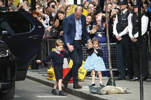 Princ George a princezná Charlotte prišli do nemocnice stretnúť sa so svojim bratom