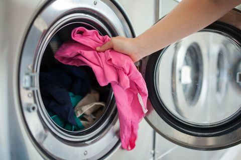 Má Kirstie Allsopp pravdu, že práčky v kuchyniach sú „nechutné“?