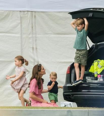 Kate Middleton, princ George, princezná Charlotte a princ Louise