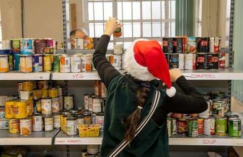 Trussell Trust Food Bank v Liverpoole distribuuje vianočné zábrany