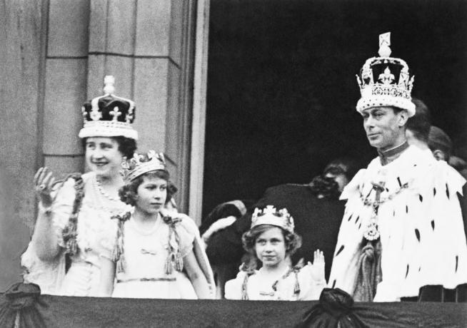 kráľ george vi a rodina v kráľovských regáliách