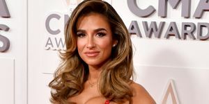 jessie james decker sa zúčastňuje 56. ročníka odovzdávania cien cma v aréne bridgestone 9. novembra 2022 v Nashville, Tennessee, foto: jason daviswireimage