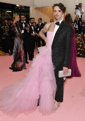 US-ZÁBAVA-fashion-METGALA-celebrity-Museum-PEOPLE