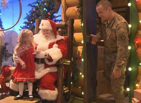 Dievčatá sa pýtajú Vianoc na otca vojaka a objaví sa video