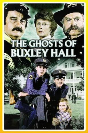 plagát filmu duchovia buxleyovej haly s tromi staršími duchmi na vrchu a dvoma chlapcami kadeta a dievčaťom na spodku so školou v pozadí