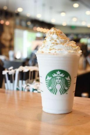 Starbucks uvádza na trh 6 šialených nových príchutí Frappuccina