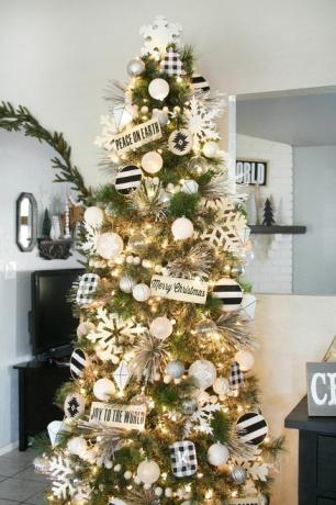 vianočný stromček zdobenie nápadov čiernej a bielej
