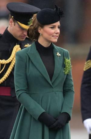 Kate Middleton a jej detská rana boli najroztomilejší v smaragdovej zelenej v deň svätého Patrika