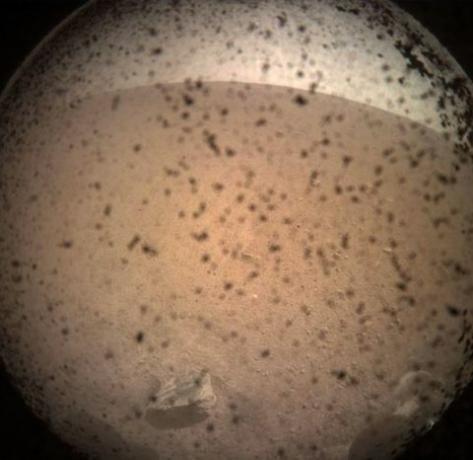 NASA Insight Lander zdieľa prvú fotografiu z povrchu Marsu - fotografie misií Mars