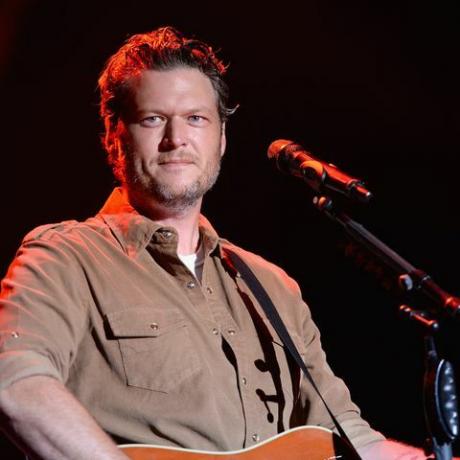 dover, 26. júna spevák blake Shelton vystupuje na pódiu počas prvého dňa festivalu country hudby vo veľkom bare 26. júna 2015 v doveri v štáte Delaware fotografia od stephena lovekingettyho obrázky pre veľký sud