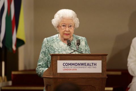 Kráľovná oslovuje vodcov spoločenstiev