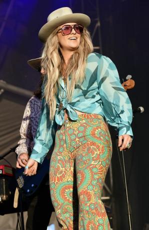 lainey wilson vystupuje počas festivalu hudobného umenia Wonderfront v dedine námorného prístavu 18. novembra 2022 v San Diegu v Kalifornii foto od tim mosenfeldergetty images