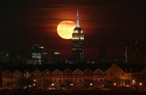 Full Moon Rivers Za Empire State Building v New Yorku