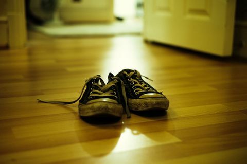 „Zložte si topánky“ v mojom dome nie je návrh