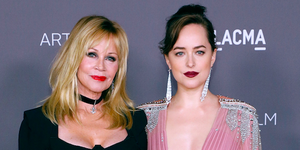 dakota johnson volá mamu za zdieľanie fotiek bez súhlasu