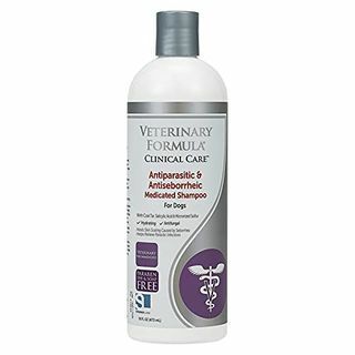 Antiparazitický a antiseboroický liečivý šampón pre psov s veterinárnou receptúrou