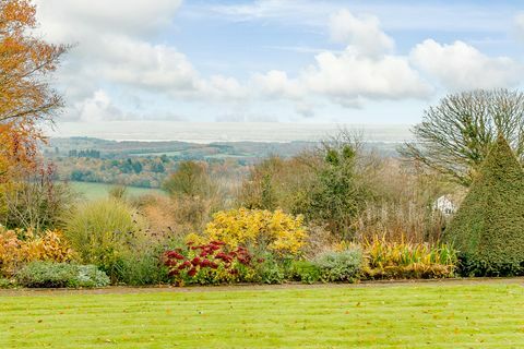 Rodinný dom so 6 spálňami na predaj v Chepstowe, Monmouthshire s bludiskom